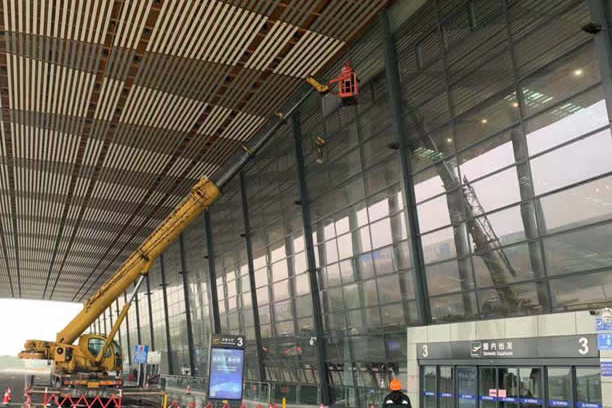 泉港玻璃幕墙维护和保养